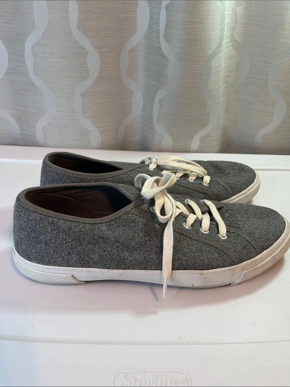 Old Navy Low Top Canvas Sneakers Gray Size 9
